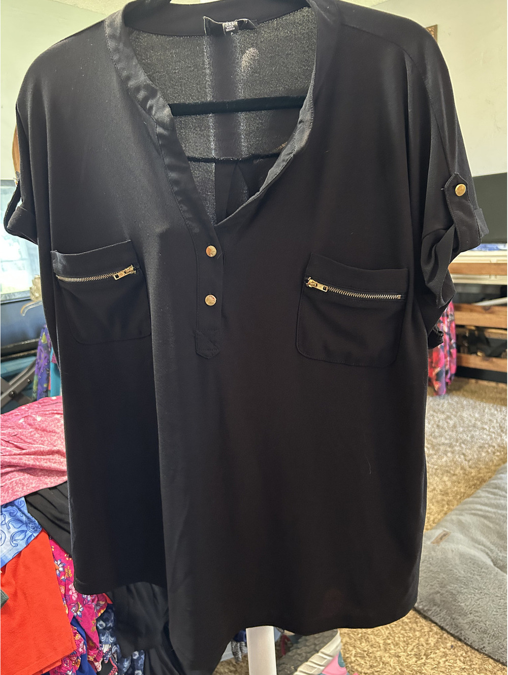 Flower & Feather Women's Black 3XL Blouse with Zipper Pockets